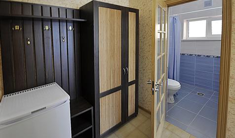 Стандарт трех- четырехместный. Прихожая и санузел. Гостевой дом Магдалина, г. Геленджик, с. Кабардинка