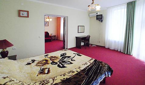 Двухкомнатный номер Люкс с балконом. Гостевой дом Моя семья, г. Геленджик, с. Кабардинка