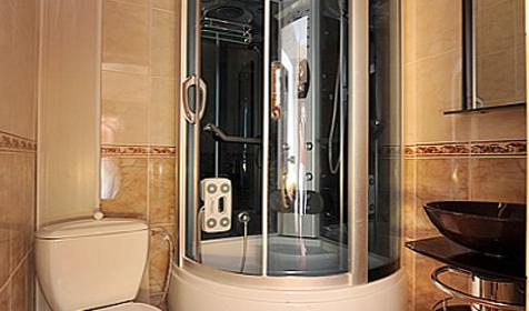 Двухкомнатный номер Люкс с балконом. Гостевой дом Моя семья, г. Геленджик, с. Кабардинка