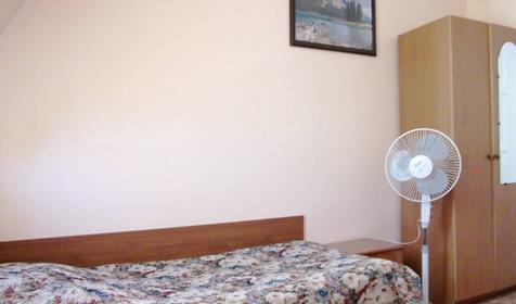 Трехместная комната. Гостевой дом Лазурит, Адлер