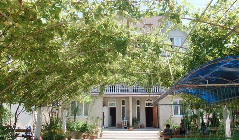 Двор. Гостевой дом Лазурит, Адлер