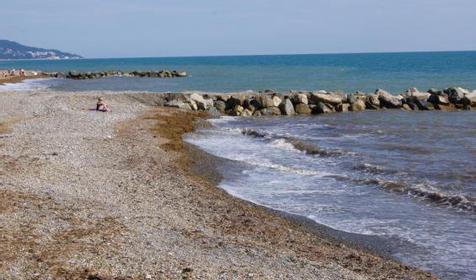 Дикий пляж, отель Nouvelle, г. Сочи, Лазаревский район, с. Вардане