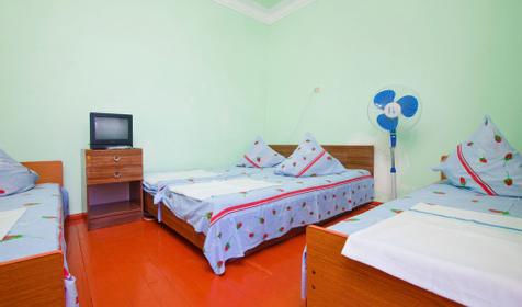 четырех местный номер (с частичными удобствами) частного дома Звездочка, Сочи, Лоо