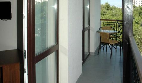 Балкон номера. Гостиница Камелот, г. Геленджик, с. Кабардинка