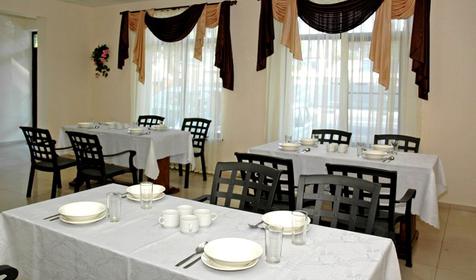 Обеденный зал. Гостиница Камелот, г. Геленджик, с. Кабардинка