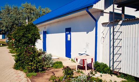 Душевые. База отдыха Дельфин, Темрюкский район, п. Пересыпь