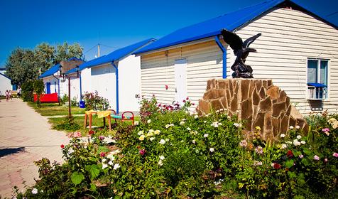 Домики повышенной комфортности. База отдыха Дельфин, Темрюкский район, п. Пересыпь