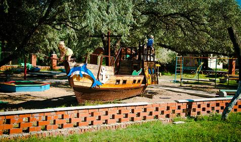 Детская площадка. База отдыха Дельфин, Темрюкский район, п. Пересыпь