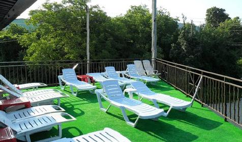 Зона для принятия солнечных ванн. Гостевой дом Речная долина, г. Геленджик, п. Архипо-Осиповка