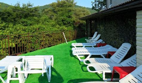 Зона для принятия солнечных ванн. Мини-отель Речная долина, г. Геленджик, п. Архипо-Осиповка