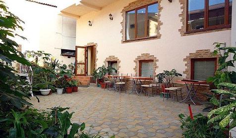 Дворик, гостевой дом Патио, г. Анапа