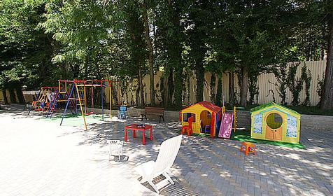 Детская площадка. Мини-отель Санталия, г. Геленджик, с. Архипо-Осиповка