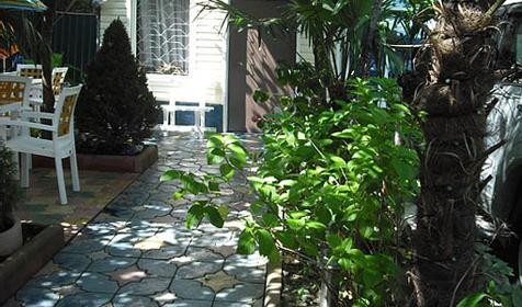 Территория. Гостиница Лазурный Бриз, г. Сочи, Адлерский район