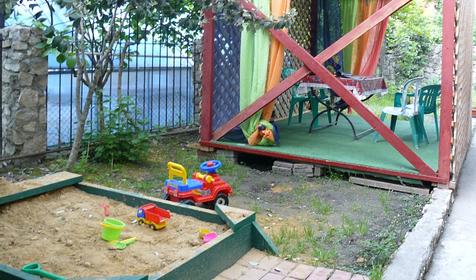Детская площадка. Гостиница Отдых у Галины, г. Сочи, Адлер