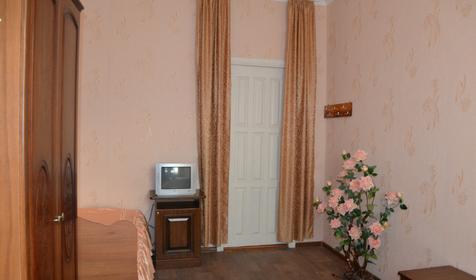 Пятиместный эконом с удобствами на этаже. Гостевой дом Елена, п. Кабардинка