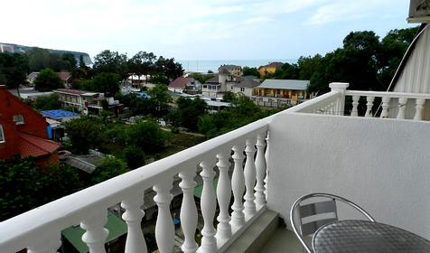Вид с балкона на море. Гостевой дом Иованна, г. Геленджик, с. Дивноморское