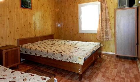 Трехместный номер Люкс. База отдыха Кубань, Темрюкский район, ст-ца Голубицкая