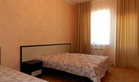 Трехместный номер люкс. База отдыха Кубань, Темрюкский район, ст-ца Голубицкая