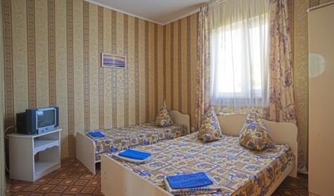 Трехместный номер с кондиционером. Гостевой дом Берег, г. Сочи, п. Лазаревское