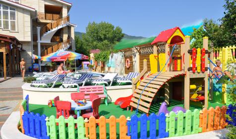 Детская площадка. Гостевой дом На Херсонской, г. Геленджик