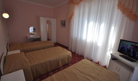Пятиместный номер с балконом. Гостевой дом Прибой, с. Дивноморское