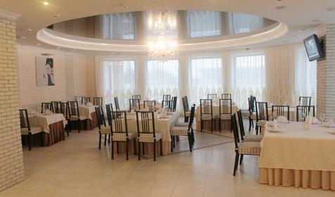 Круглый зал ресторана. Ресторанно-гостиничный комплекс Канцлер, г. Тихорецк