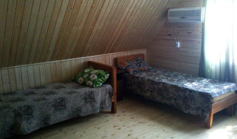 Однокомнатный трех-, четырехместный номер с удобствами, База отдыха Малый Утриш, г. Анапа, п. Малый Утриш