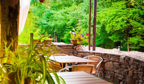 Летняя площадка ресторана. Ресторанно-гостиничный комплекс Старый замок, г. Горячий Ключ