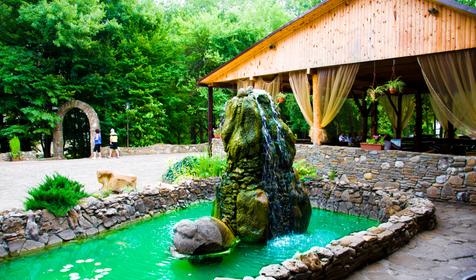 Летняя площадка ресторана. Ресторанно-гостиничный комплекс Старый замок, г. Горячий Ключ