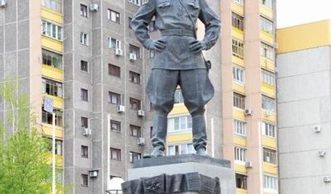 Памятник А. Покрышкину