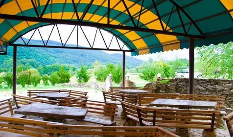 Летник. Ресторанно-гостиничный комплекс Очаровательная полянка, г. Горячий Ключ