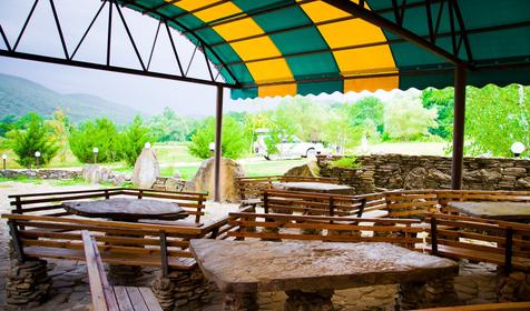 Летник. Ресторанно-гостиничный комплекс Очаровательная полянка, г. Горячий Ключ