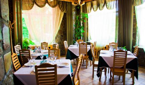 Банкетный зал. Ресторанно-гостиничный комплекс Очаровательная полянка, г. Горячий Ключ