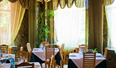 Банкетный зал. Ресторанно-гостиничный комплекс Очаровательная полянка, г. Горячий Ключ