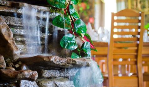 Зал ресторана. Ресторанно-гостиничный комплекс Очаровательная полянка, г. Горячий Ключ