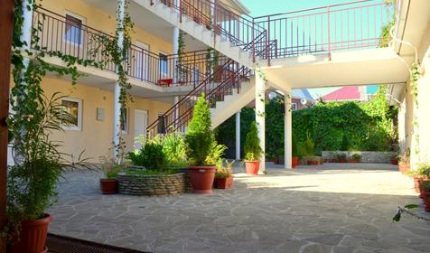 Территория. Гостевой дом Фантазия, г. Геленджик, с. Дивноморское