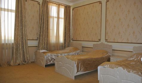 Стандартный трехместный номер. Ресторанно-гостиничный комплекс Акрополь, г. Белореченск