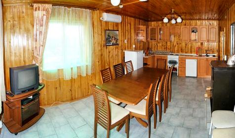 Столовая 1 этаж коттеджа 37. Мини-гостиница приазовочка, г. Ейск