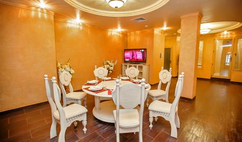 Двухкомнатные апартаменты. Отель Прага, г. Краснодар