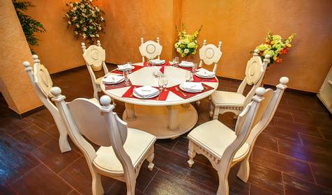 Двухкомнатные апартаменты. Отель Прага, г. Краснодар