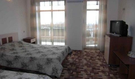 Трехместный Комфортабельный номер со всеми удобствами. Гостевой дом Солнечный дом, г. Анапа, п. Витязево