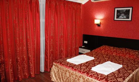 Номер Стандарт с двуспальной кроватью. Отель Понтос, г. Анапа, п. Витязево