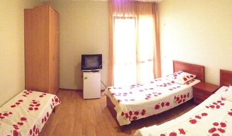 Трехместный номер без кондиционера. Гостевой дом "Мария". Сочи. Адлер