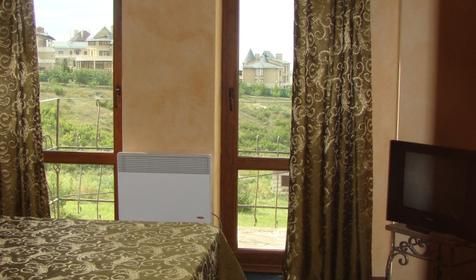 Двухкомнатный двухместный номер с балконом (номер Полулюкс). Гостиница Крафт-отель, г Анапа