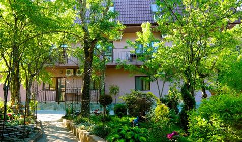 Туристическая база отдыха Нефтяник, Туапсинский район, п. Бухта Инал