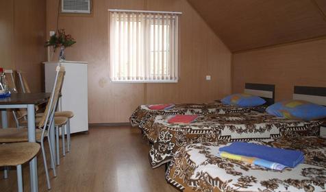 Четырехместный номер с частичными удобствами. База отдыха Садко, п. Широкая Балка