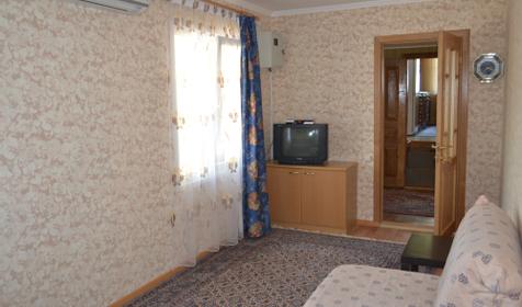 Комната. Частный дом У Татьяны, Туапсинский район, п. Небуг