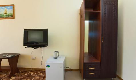 Трехместный номер с допместом. Гостиница Лили, г. Сочи, Лазаревский район, п. Лоо