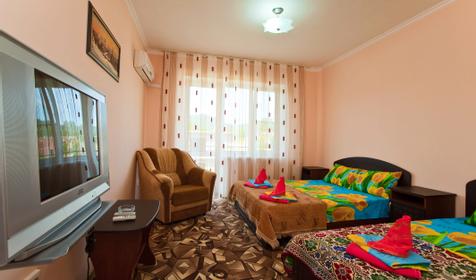 Трехместный номер с допместом. Гостиница Лили, г. Сочи, Лазаревский район, п. Лоо