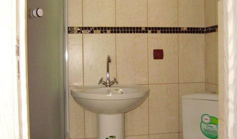 Санузел. Четырехместный семейный номер. Гостевой дом На Приморской 9, Туапсинский р-н, п. Ольгинка